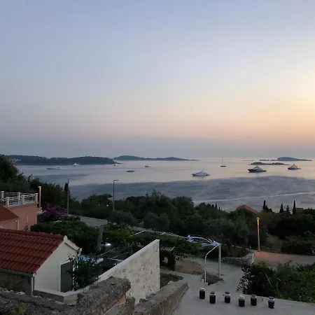 Apartmani Ana Διαμέρισμα *