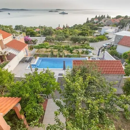 Apartmani Ana Διαμέρισμα *