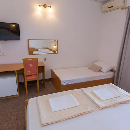 Διαμέρισμα Apartmani Ana *