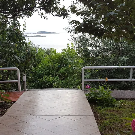 Apartmani Ana Διαμέρισμα *